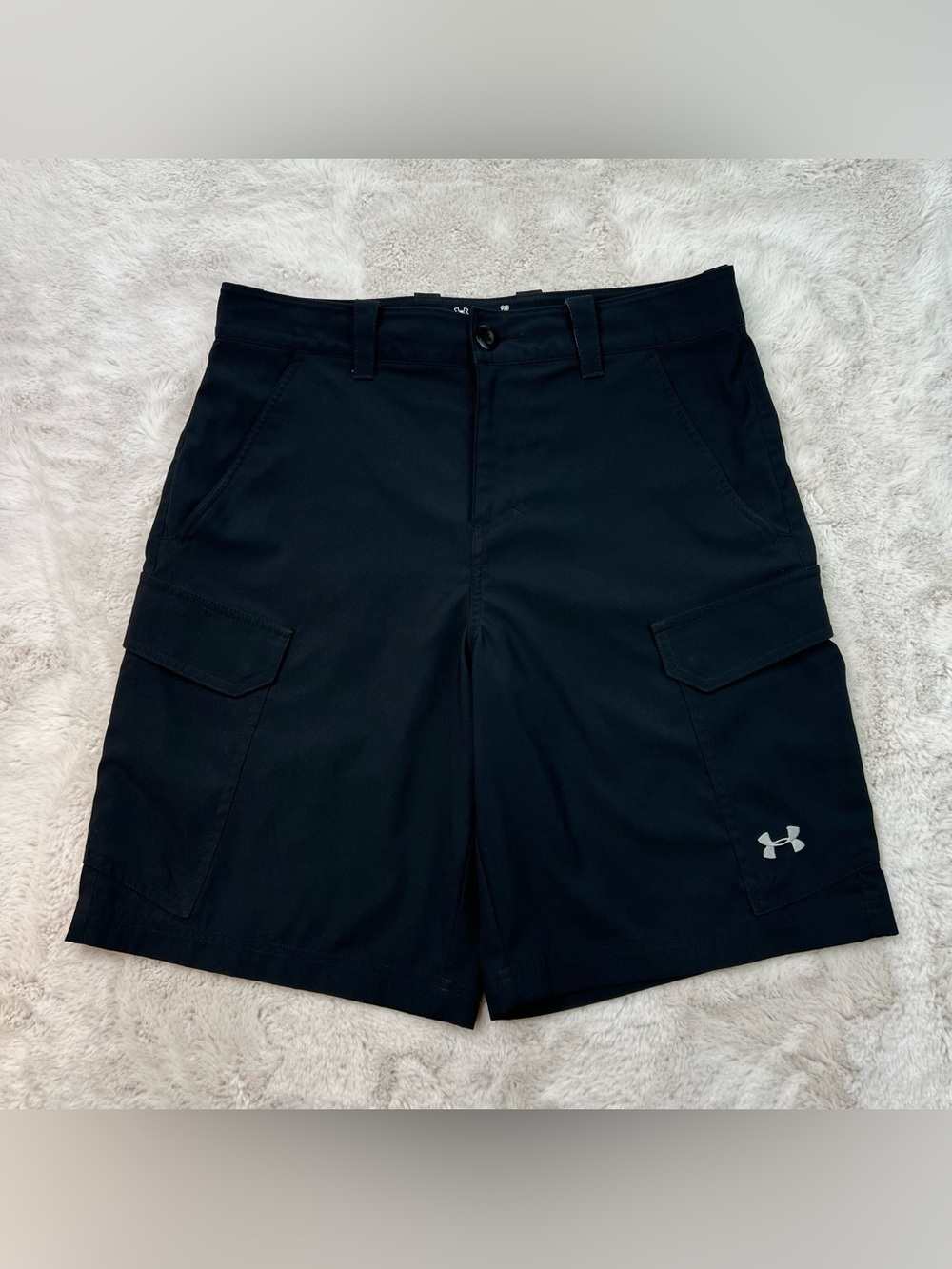 Under Armour Black Cargo Shorts Mens Size 32 Loose Fit Heatgear Logo Stretch